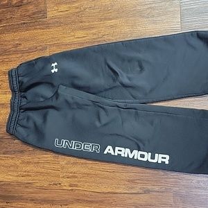 Under Armor boy pant youth small medium